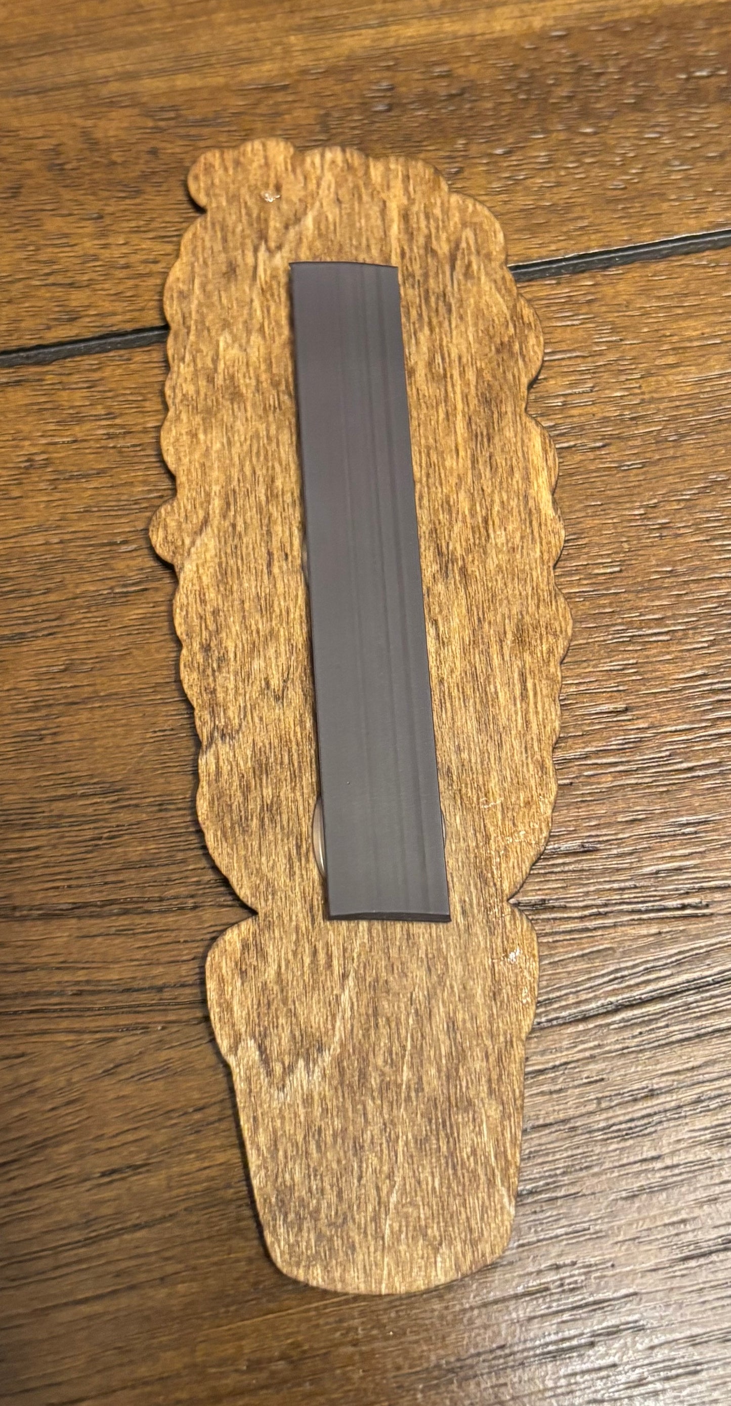 Stained basswood fridge magnet of the Marge plant from the Simpsons