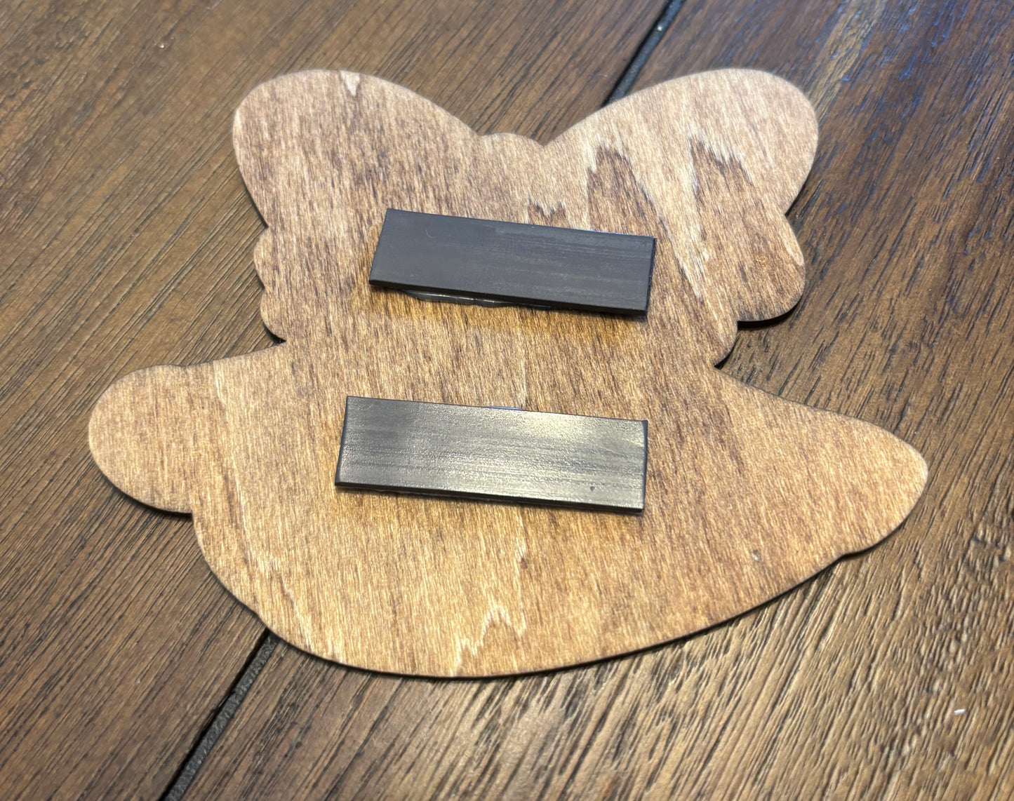 Stained basswood fridge magnet of Oyster Lucy from the Simpsons