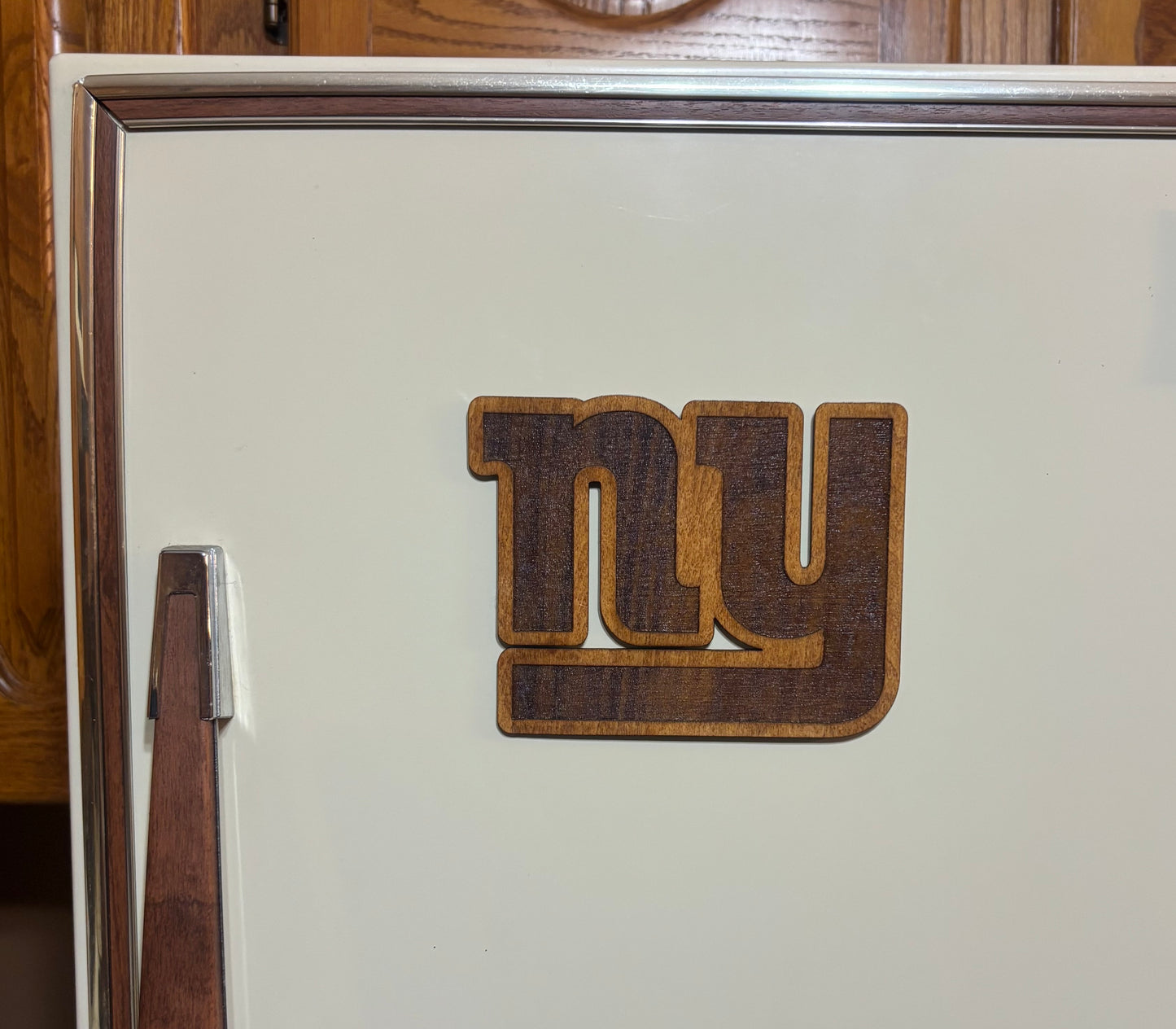 Stained basswood fridge magnet of the New Yorki Giants football team logo