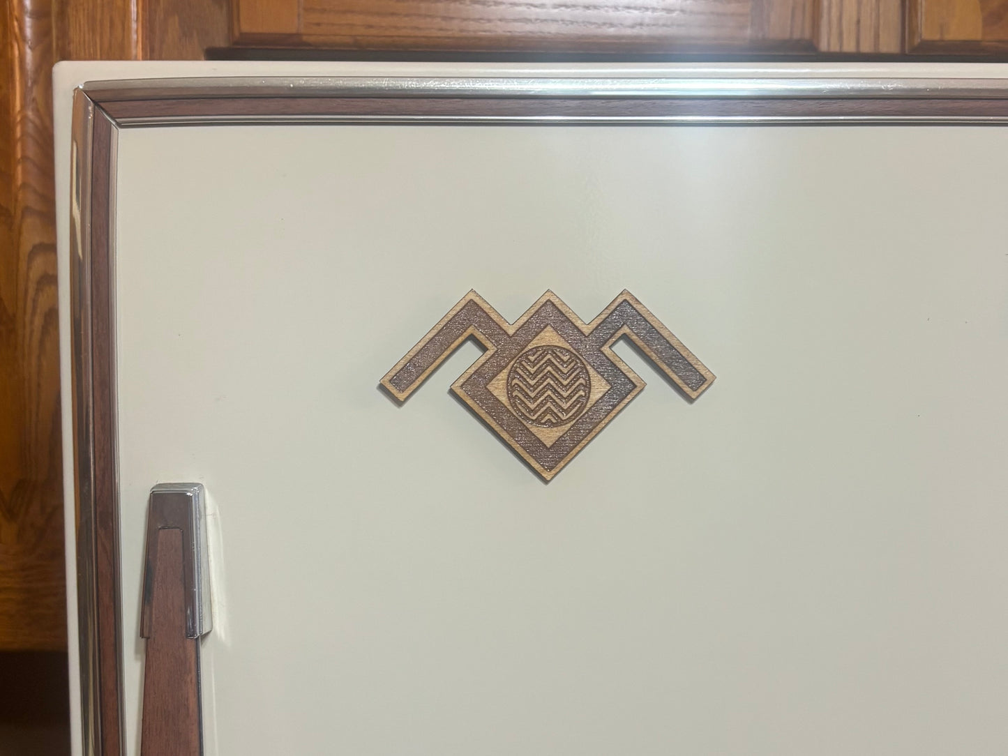 Stained basswood fridge magnet of the owl symbol from Twin Peaks
