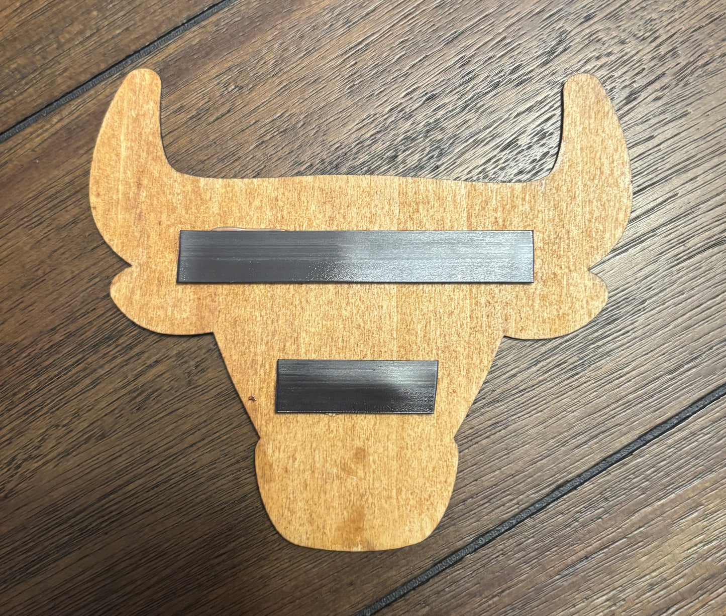 Stained basswood fridge magnet of the Chicago Bulls basketball team logo