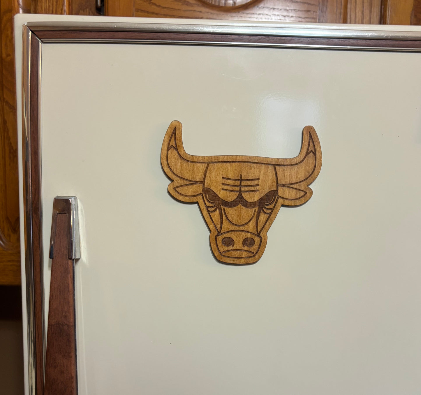 Stained basswood fridge magnet of the Chicago Bulls basketball team logo