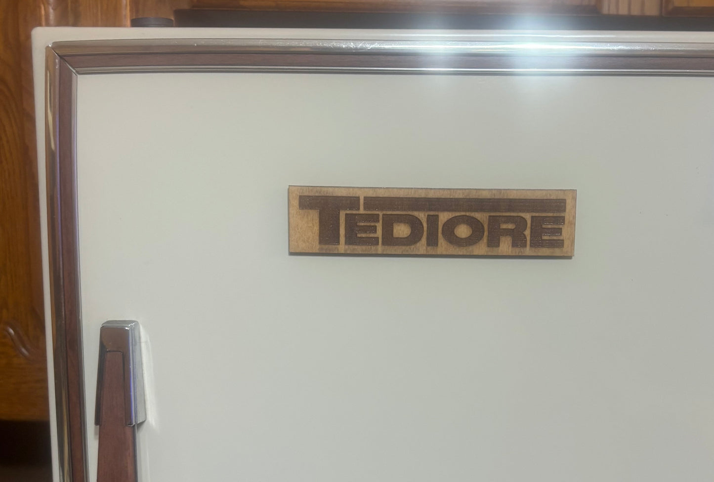 Stained basswood fridge magnet of the Tediore logo from the Borderlands video games