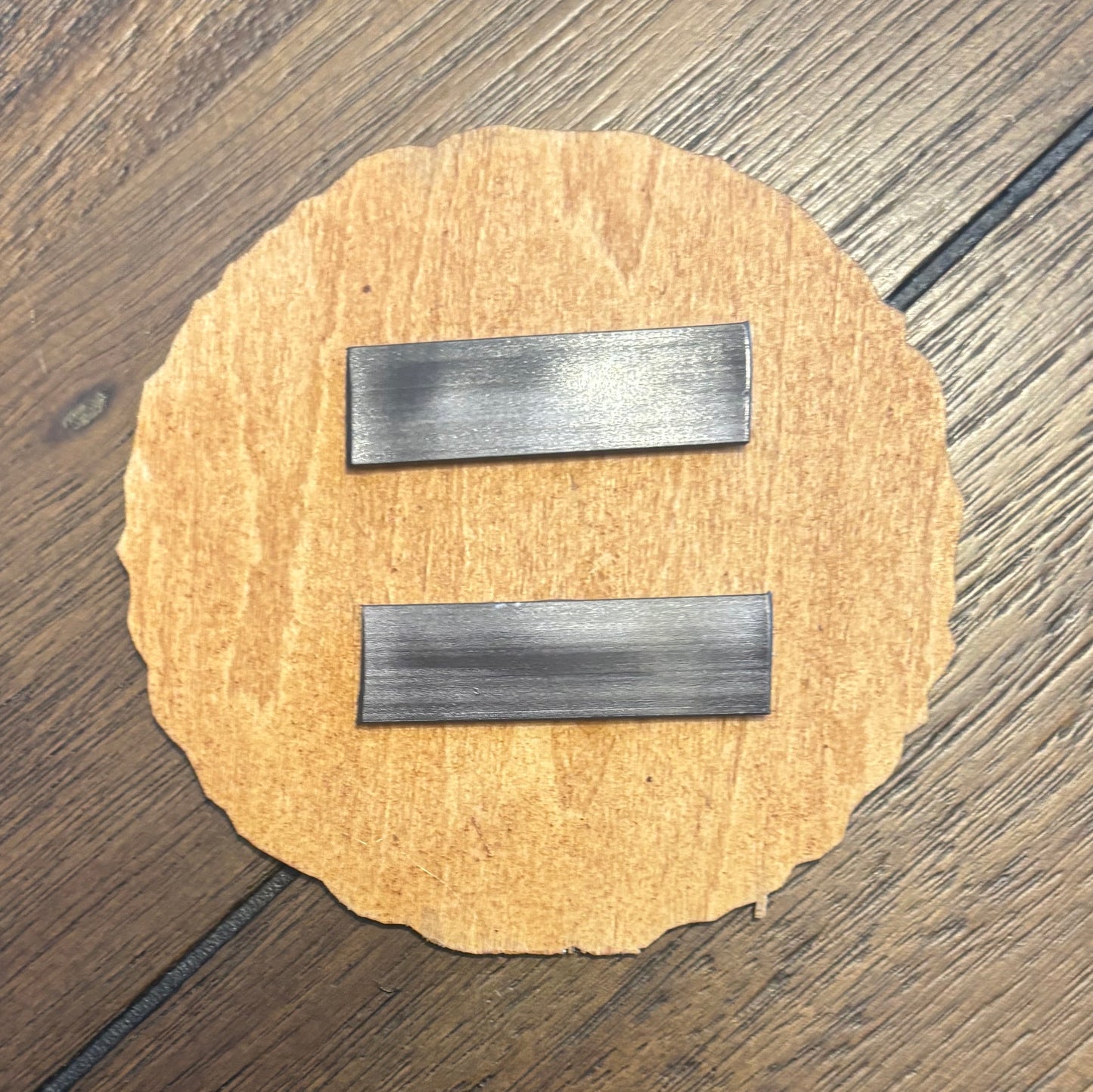 Stained basswood fridge magnet of the State of Decay 2 logo