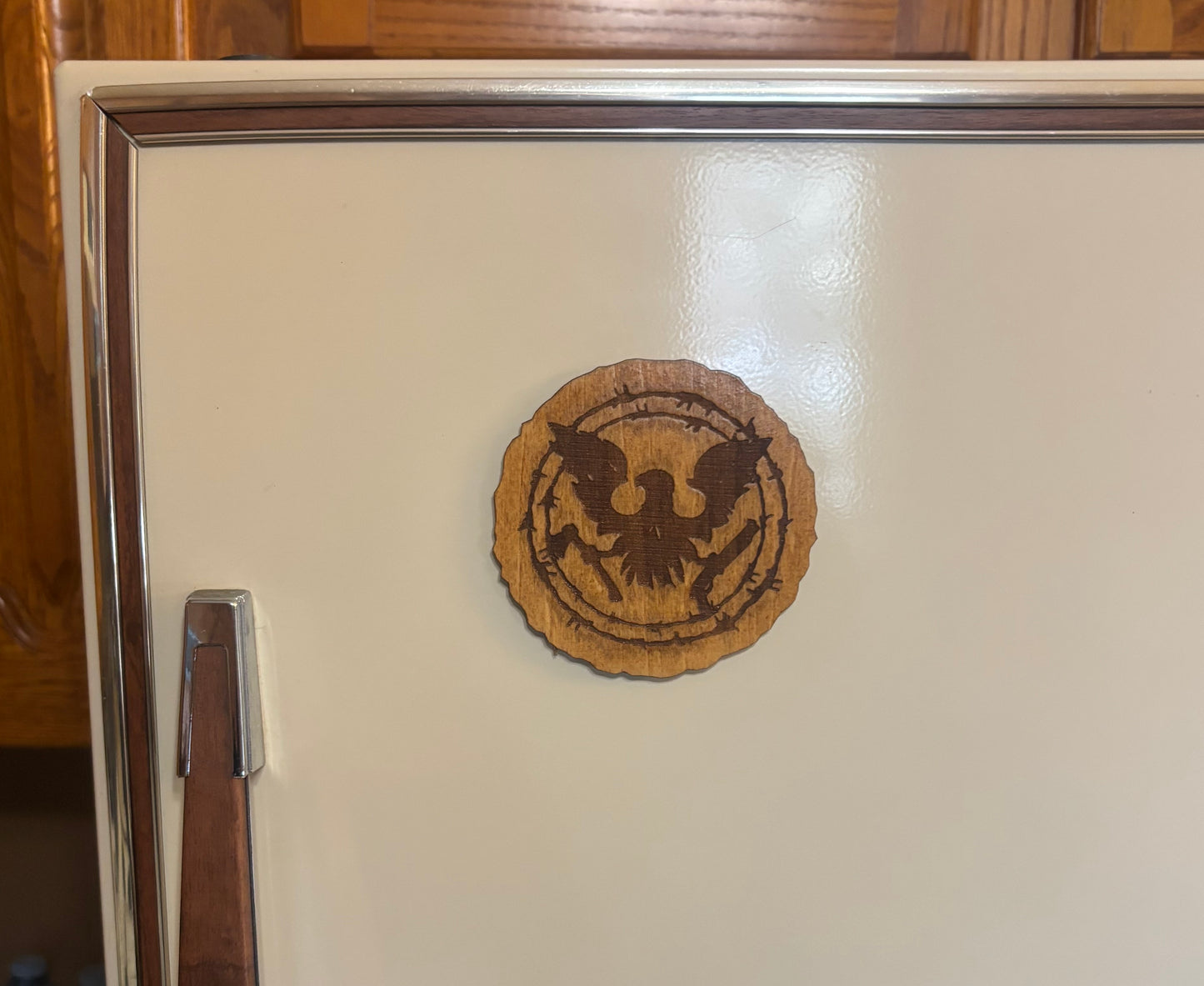 Stained basswood fridge magnet of the State of Decay 2 logo