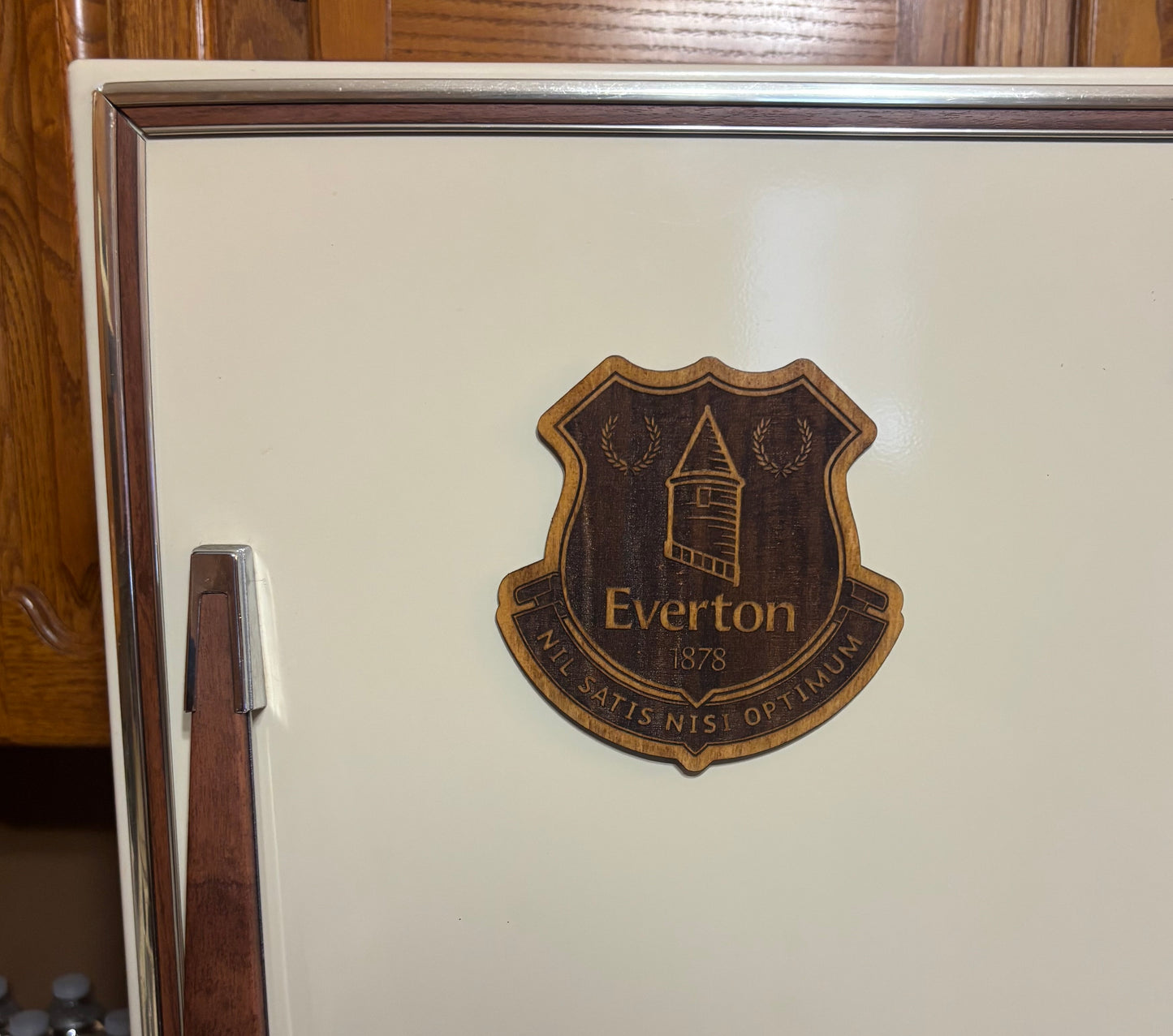 Stained basswood fridge magnet of the Everton FC soccer team logo
